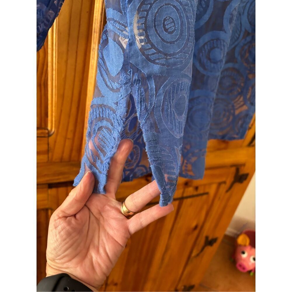 ***** 5 for $25 C.L.O.T.H.E.S Sheer Circle Print Top - Picture 4 of 5